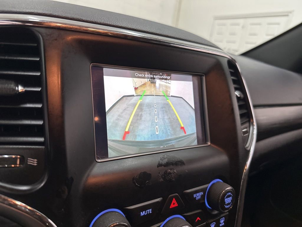 Used 2020 Jeep Grand Cherokee Laredo AWD/4WD image 46