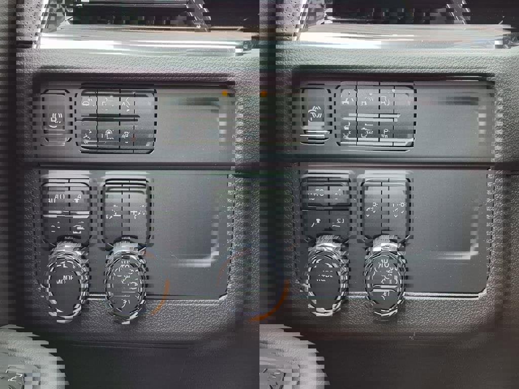 New 2025 Chevrolet Suburban Premier image 16