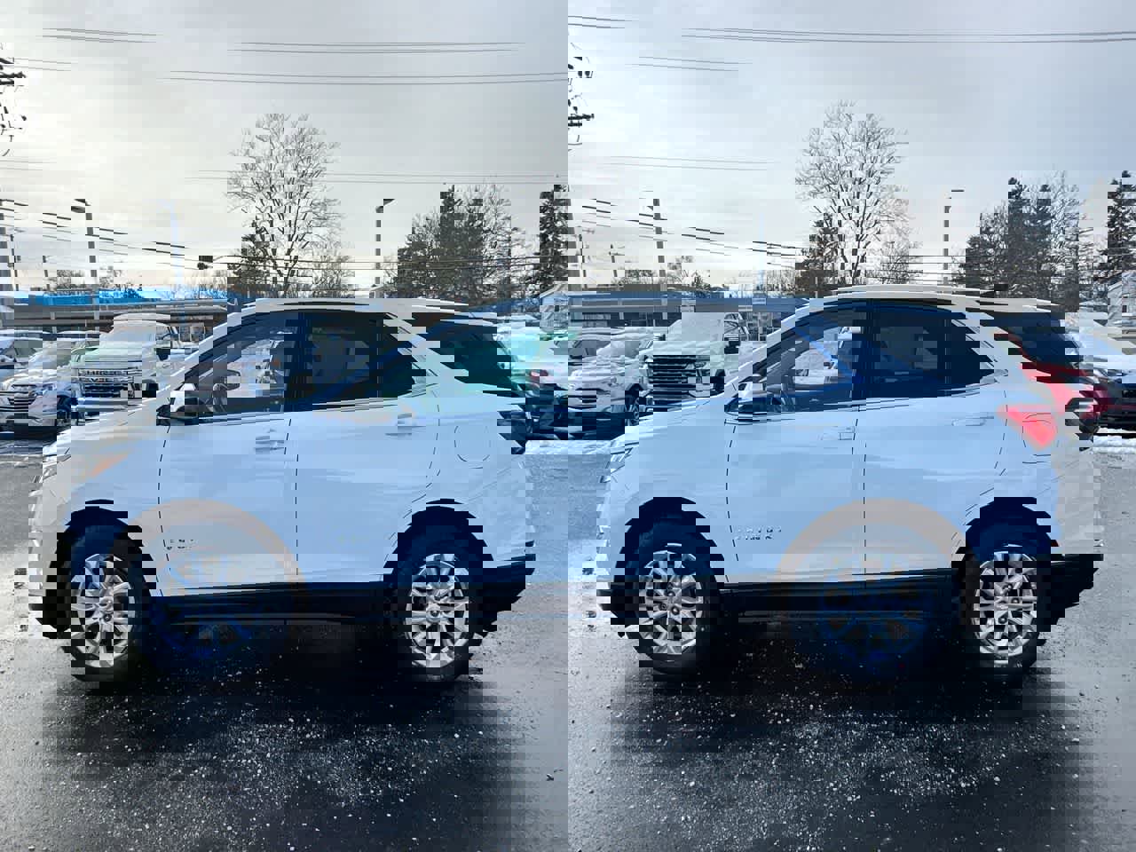 Used 2020 Chevrolet Equinox LT w/ Driver Convenience Package image 10