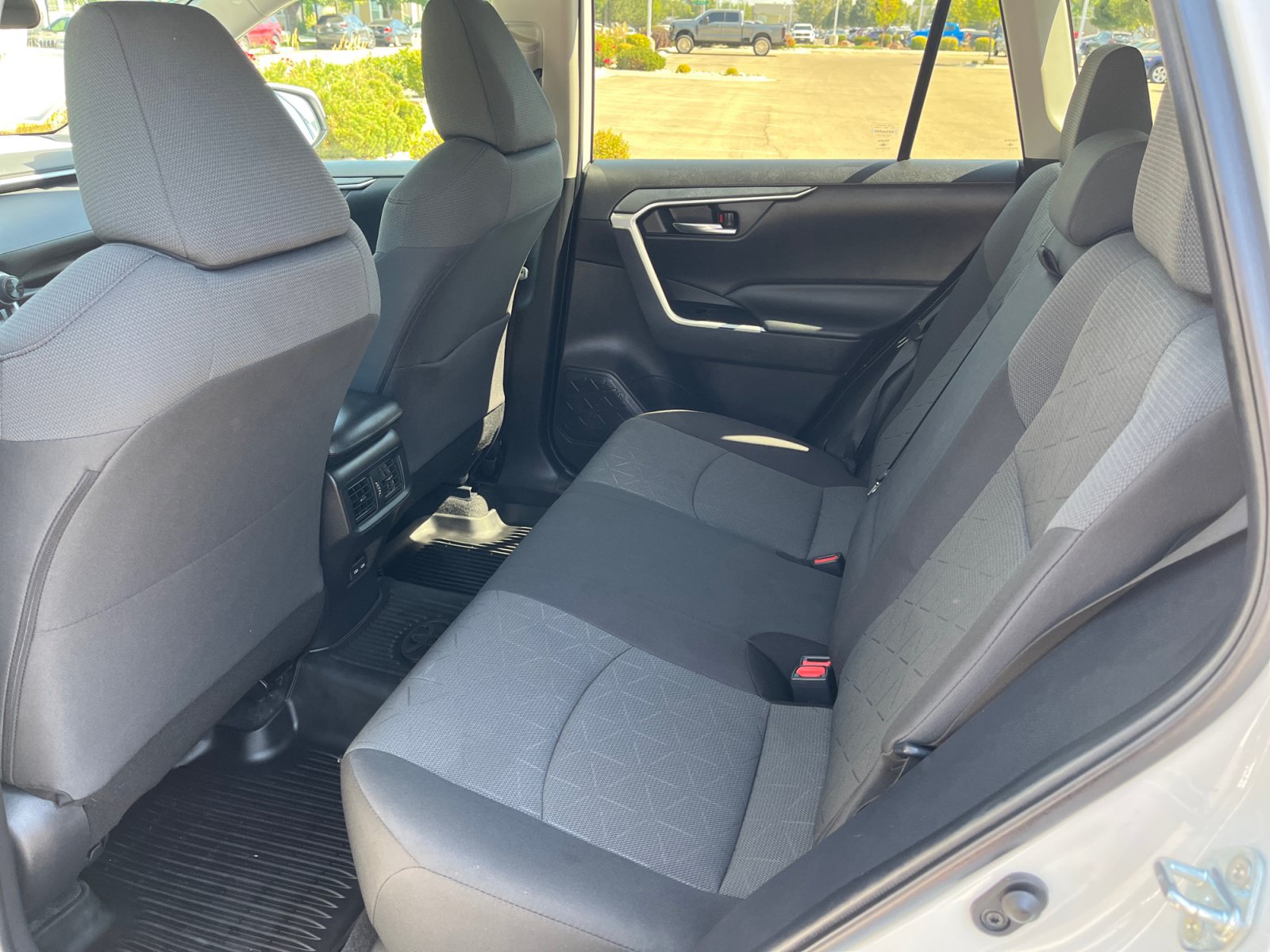Used 2022 Toyota RAV4 XLE AWD/4WD image 17