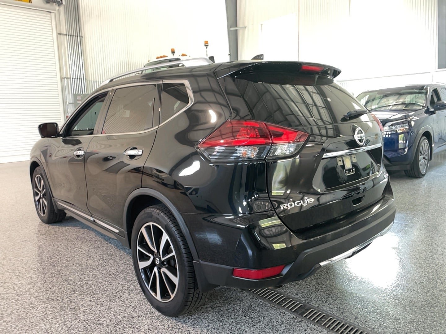 Used 2018 Nissan Rogue SL w/ Premium Package AWD/4WD image 18