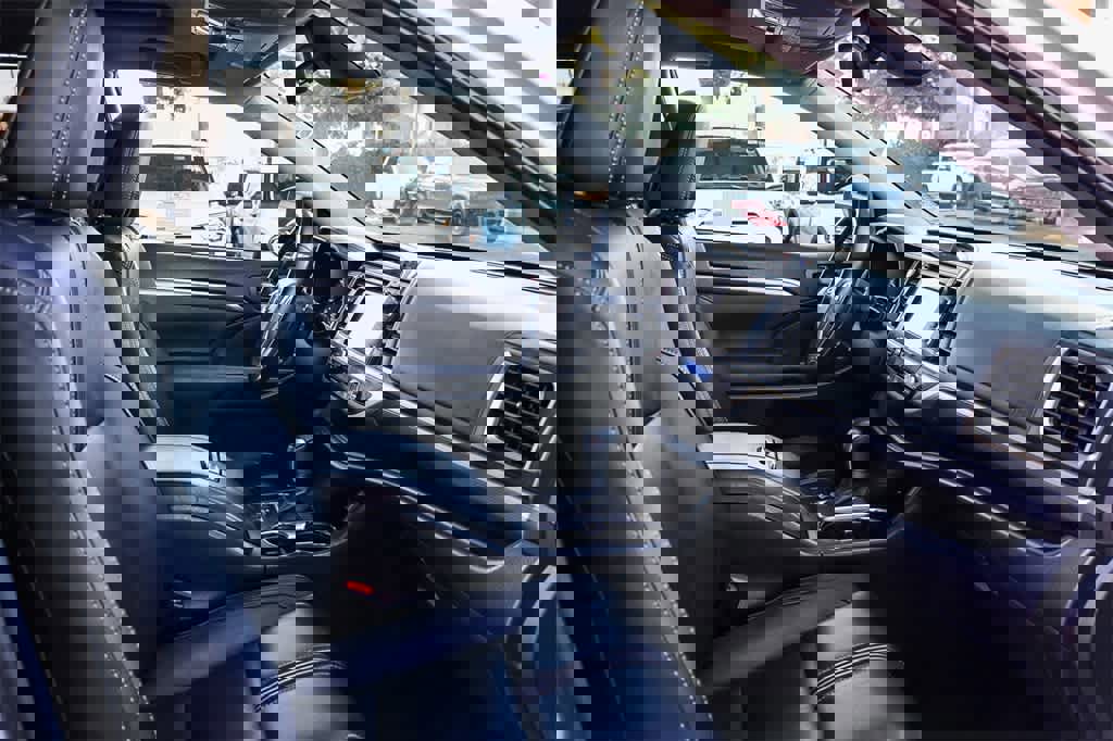 Used 2017 Toyota Highlander SE image 15