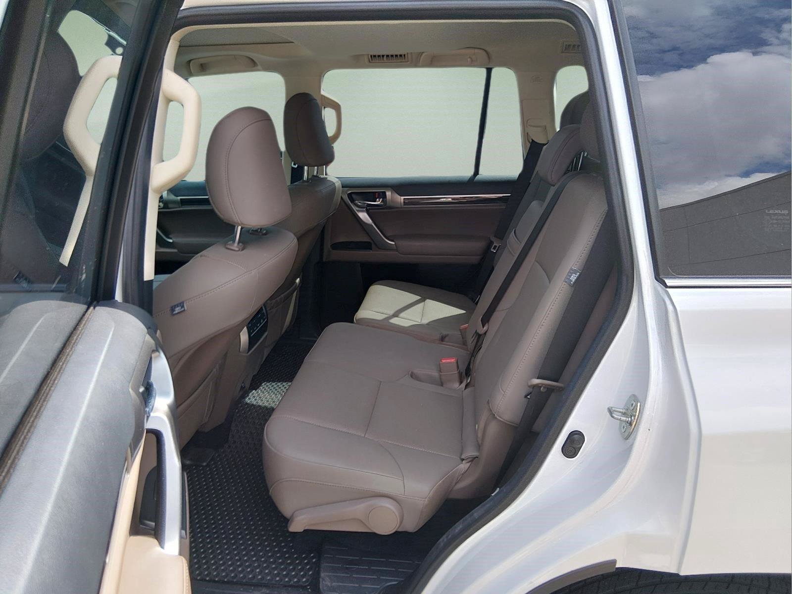 Used 2022 Lexus GX 460 Premium w/ Premium Package AWD/4WD image 13