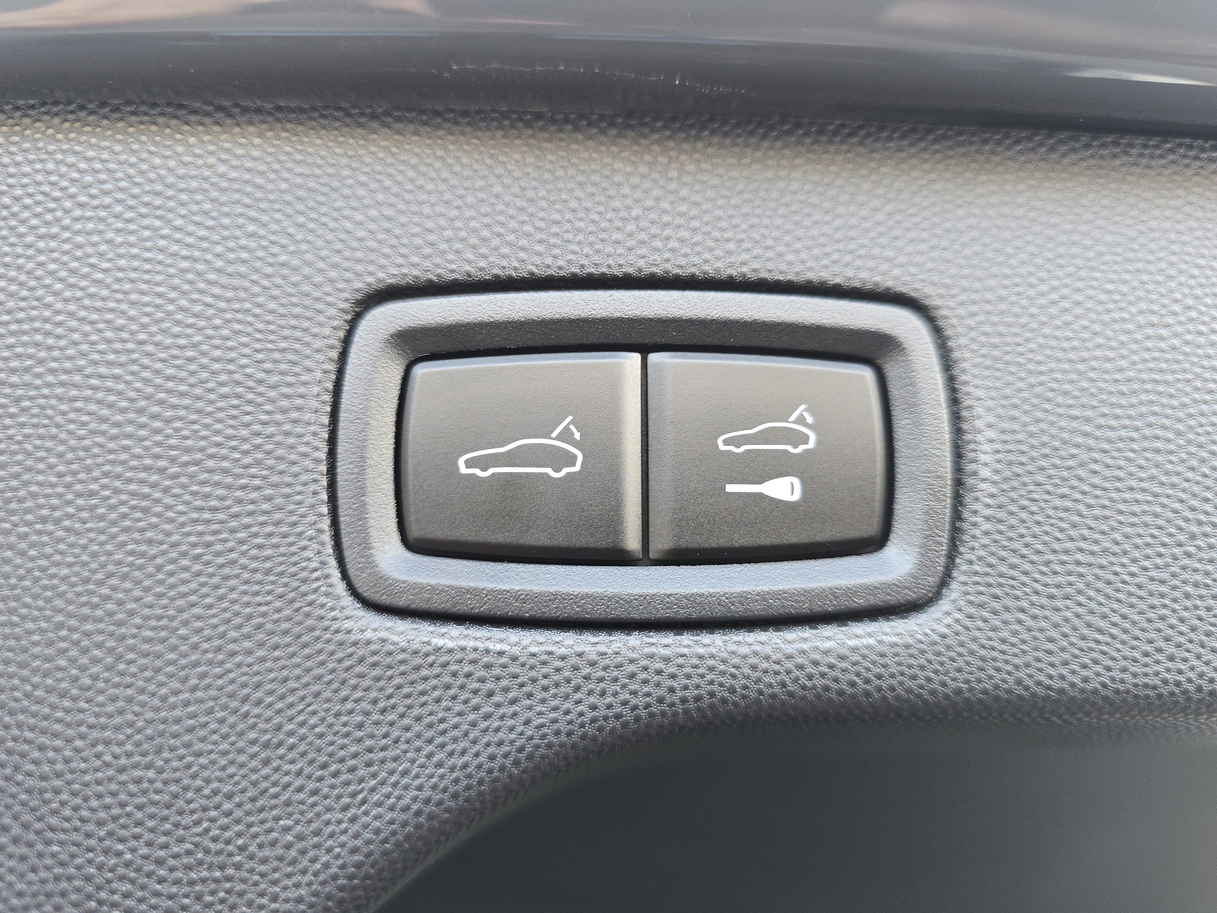 New 2025 Porsche Macan 4S Electric image 16