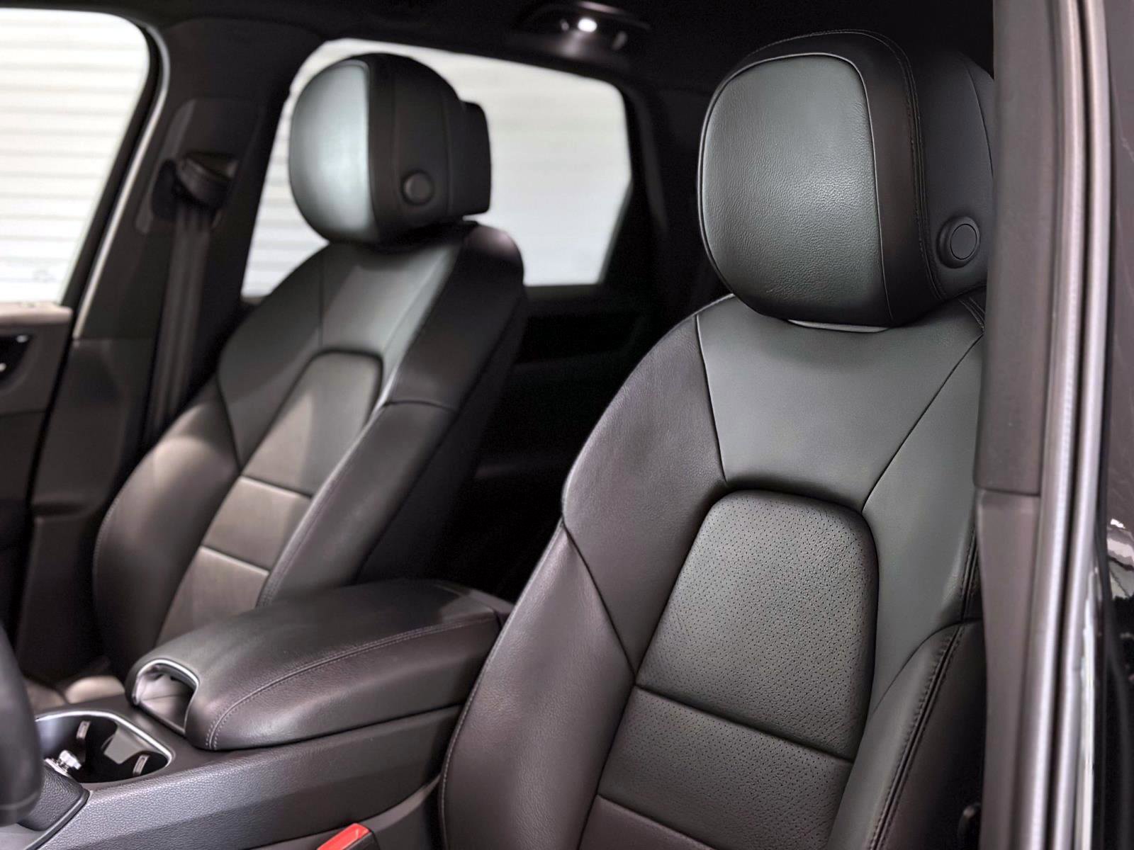 Certified 2022 Porsche Cayenne image 5