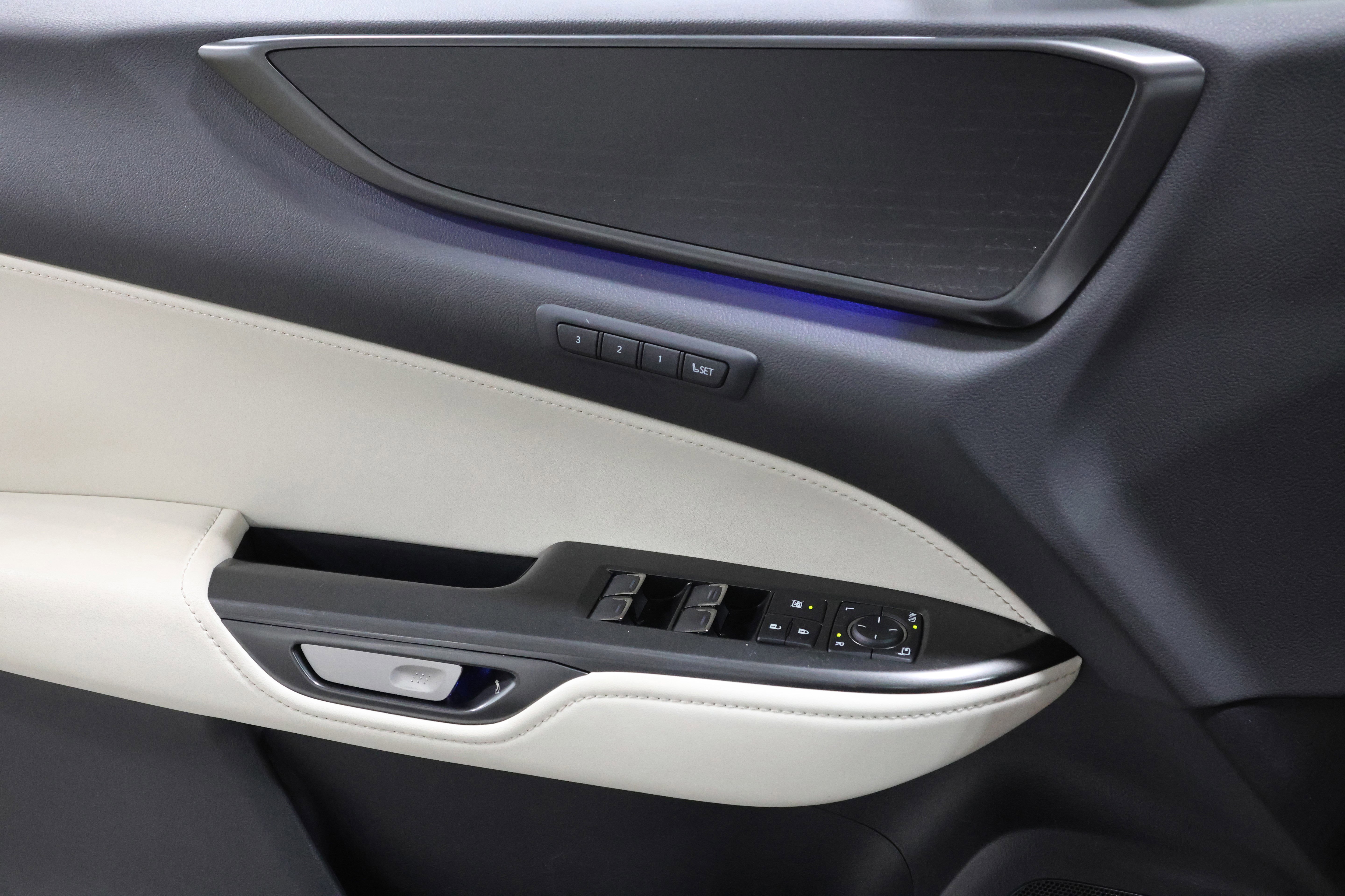 Used 2025 Lexus NX 450h+ AWD w/ Luxury Package image 12