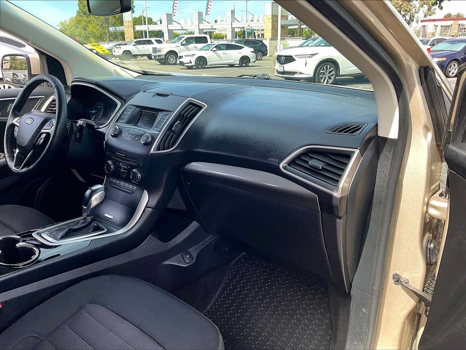 Used 2018 Ford Edge SEL FWD image 18