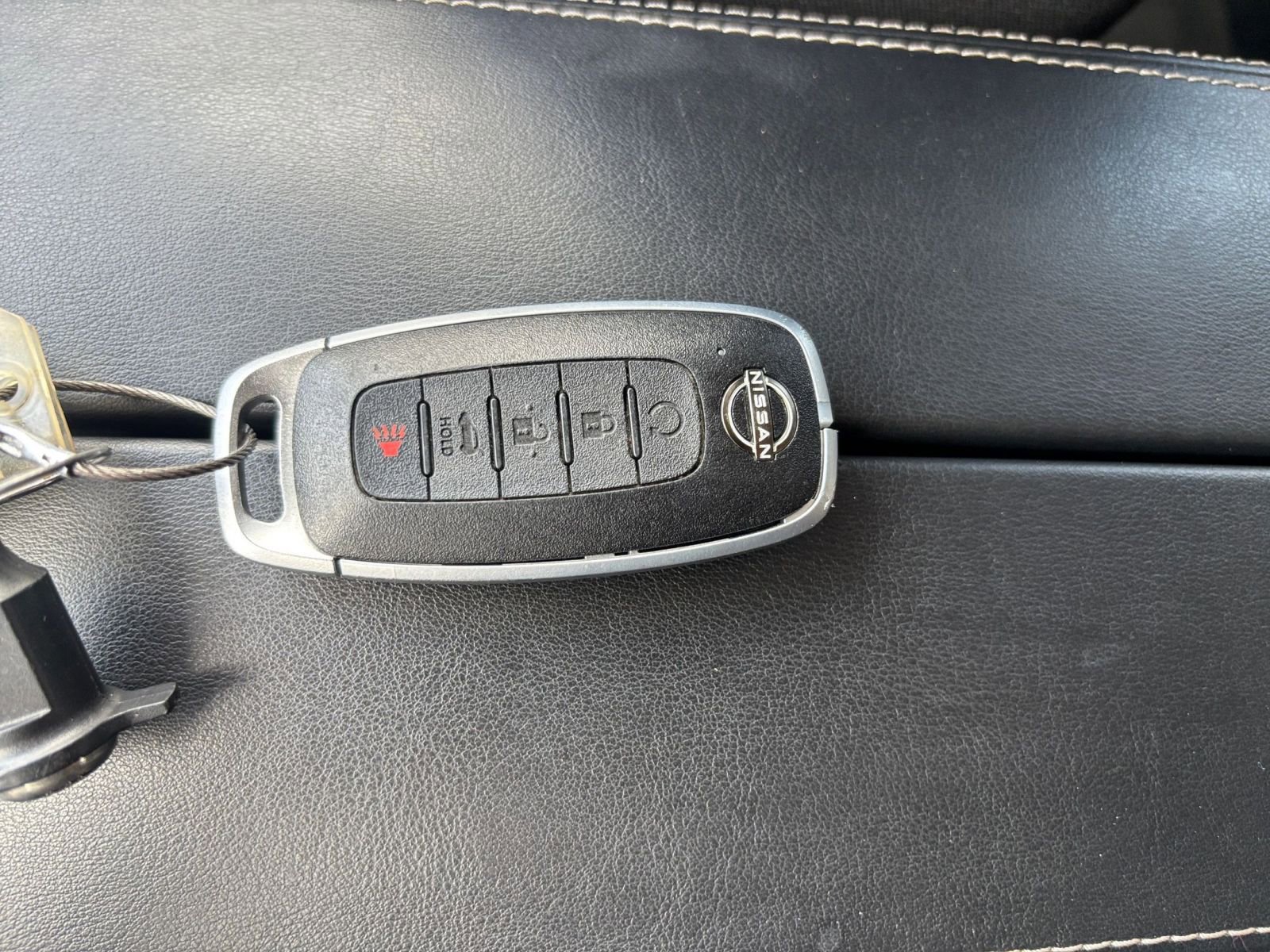 Used 2025 Nissan Rogue SV FWD image 21