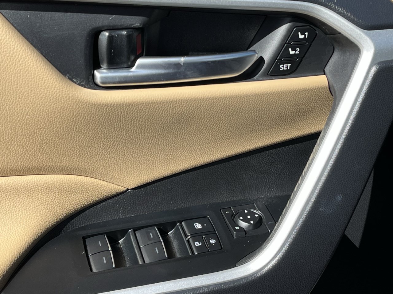 Used 2025 Toyota RAV4 XLE Premium w/ Weather Package FWD image 21