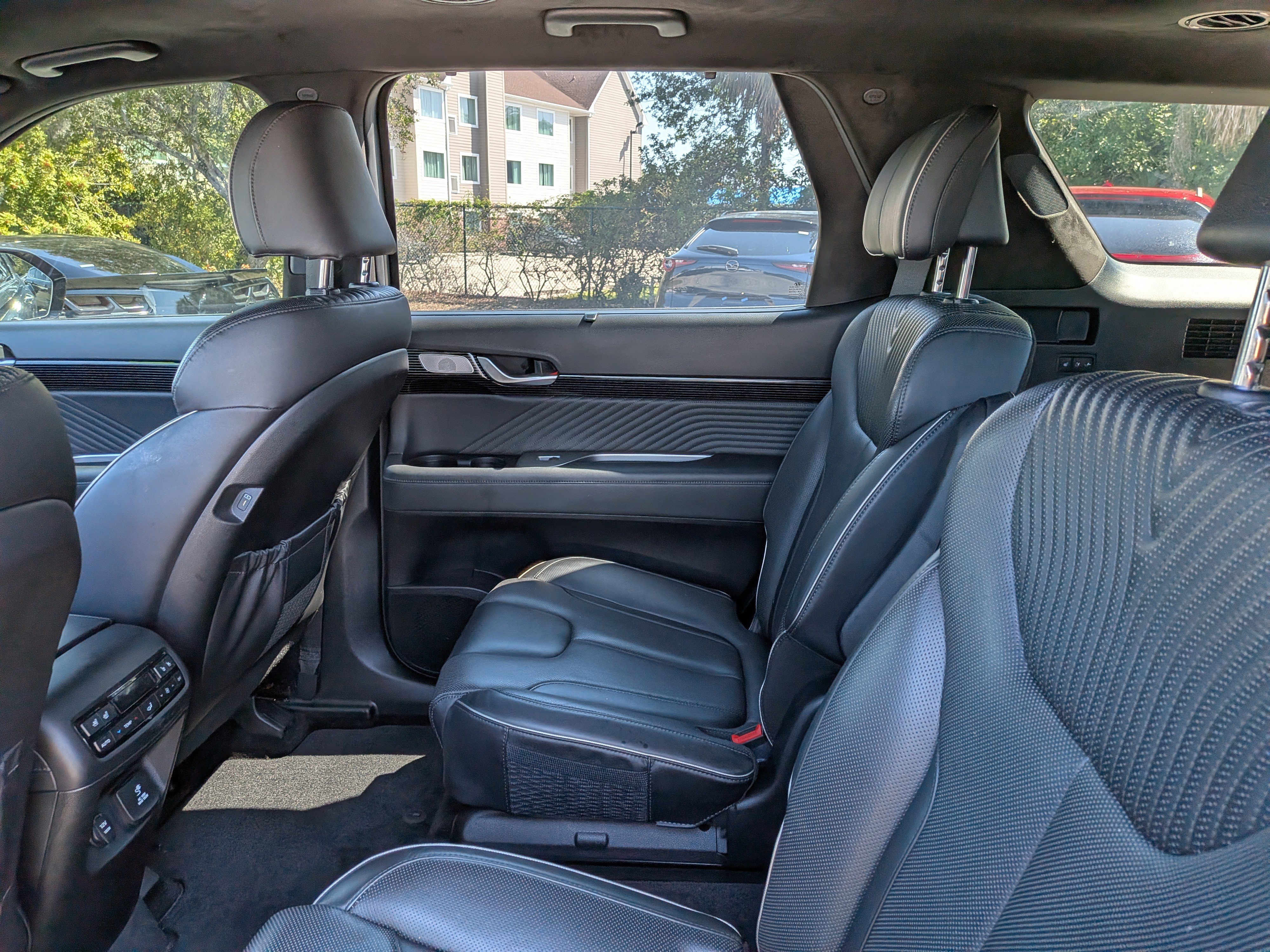 Used 2023 Hyundai Palisade Calligraphy image 15