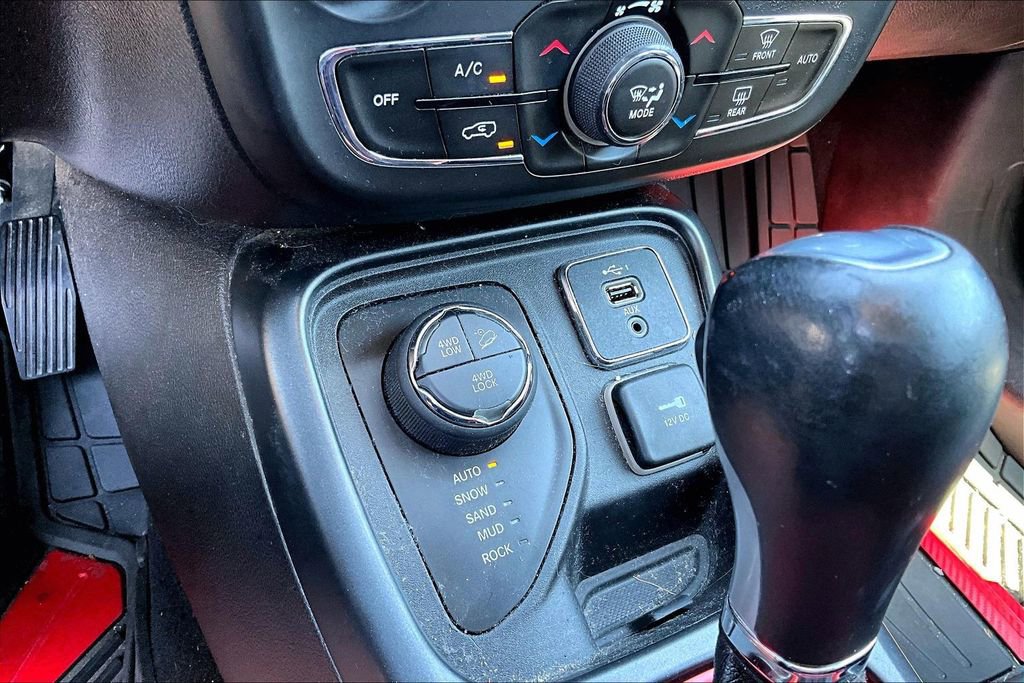 Used 2020 Jeep Compass Trailhawk AWD/4WD image 23