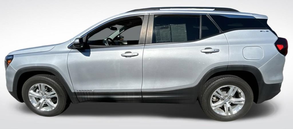 Used 2022 GMC Terrain SLE w/ Driver Convenience Package AWD/4WD image 3