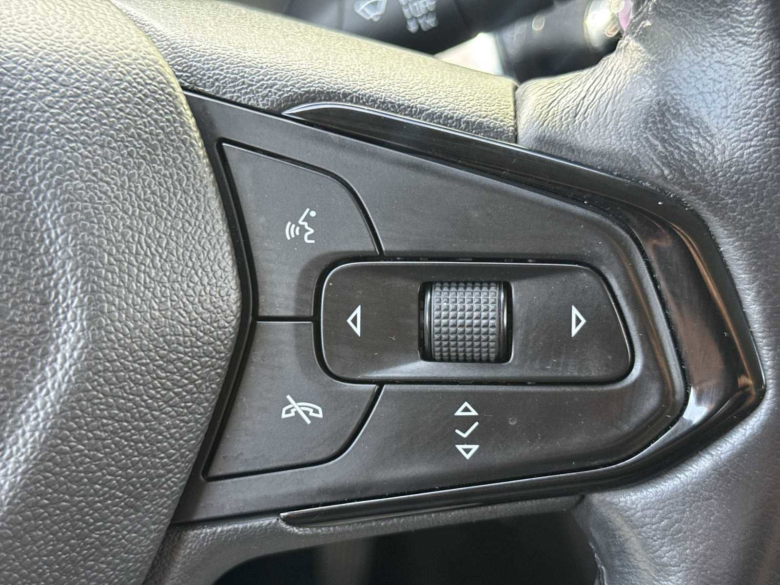 Used 2023 Chevrolet Bolt EUV LT w/ Convenience Package FWD image 27