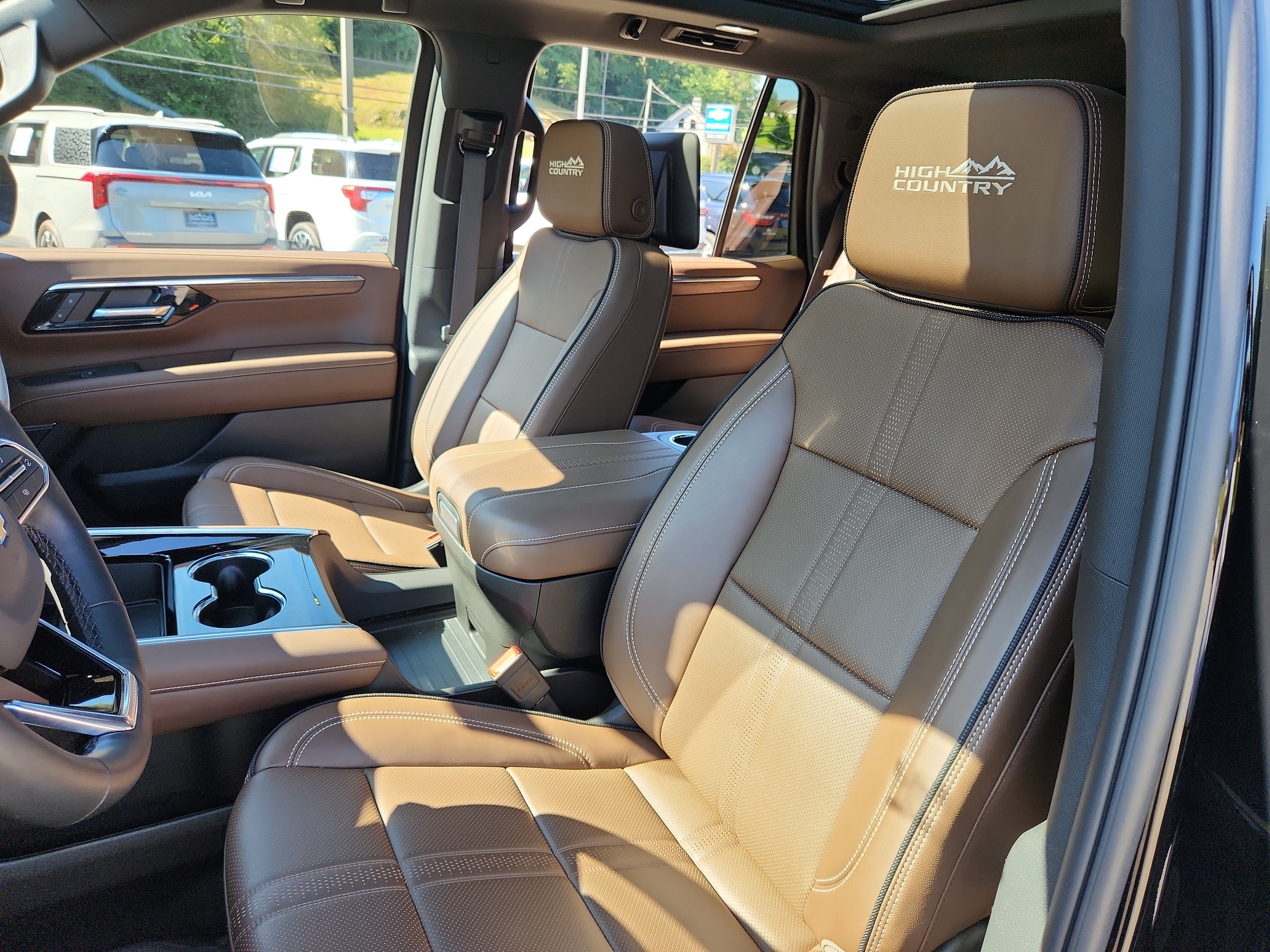 Used 2025 Chevrolet Tahoe High Country AWD/4WD image 24