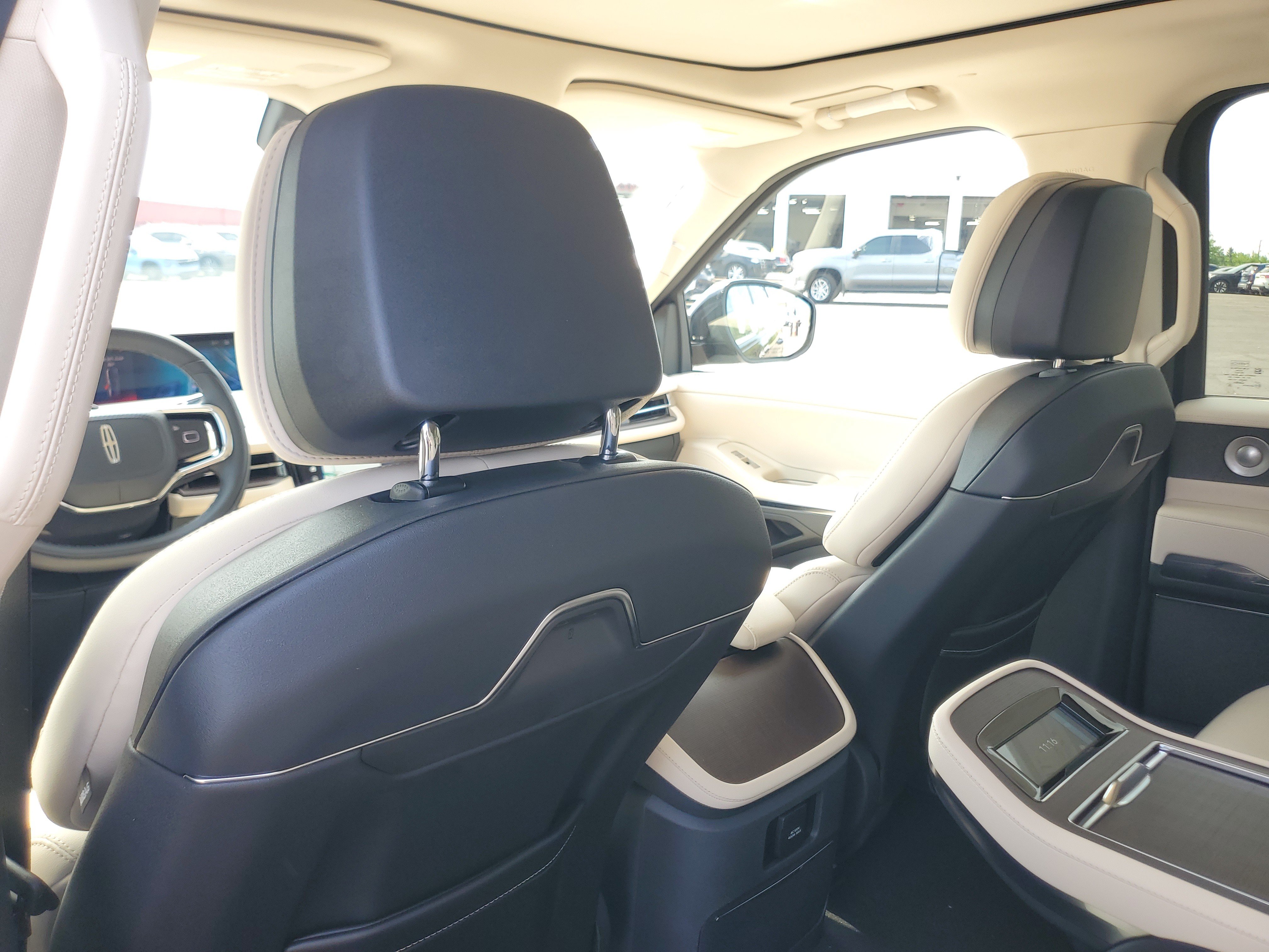 New 2027 Lincoln Navigator Reserve w/ Jet Appearance Package AWD/4WD image 28