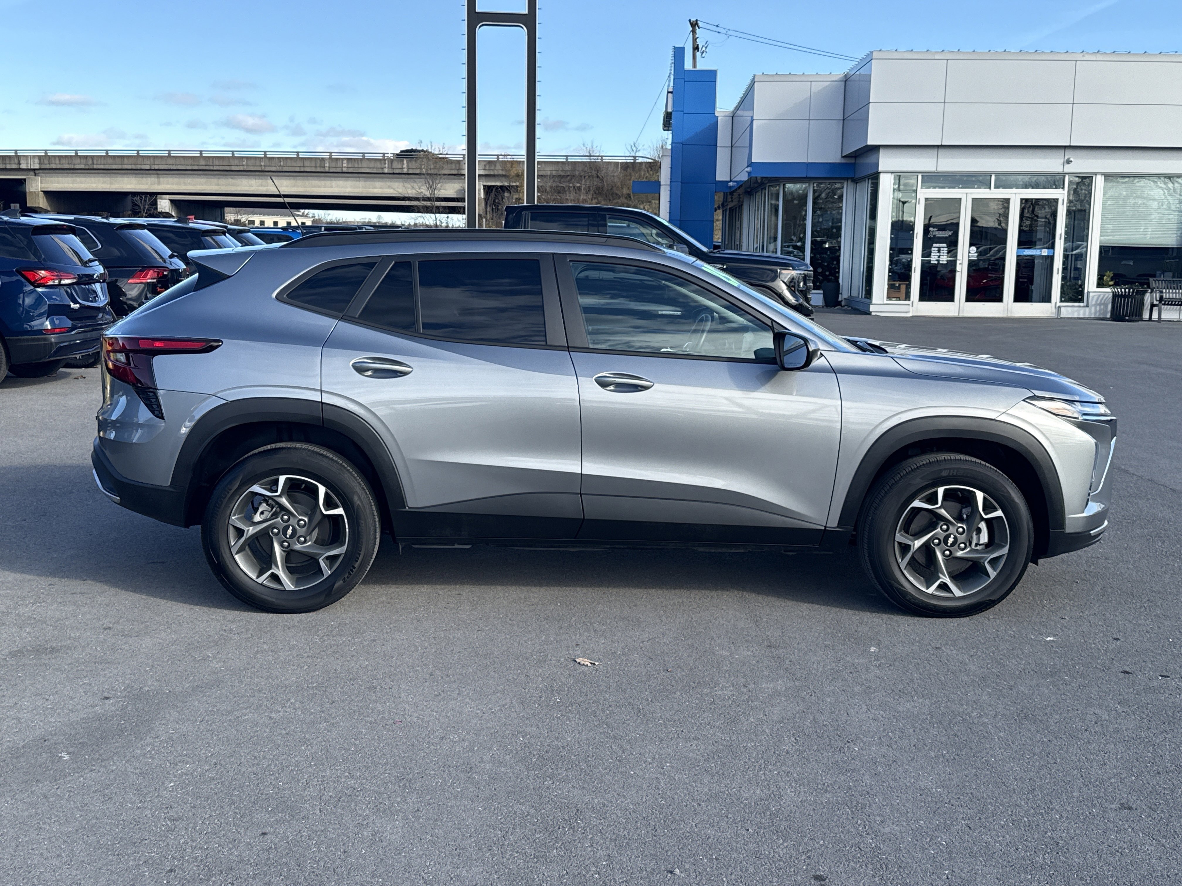 Used 2025 Chevrolet Trax LT w/ LT Convenience Package video 2