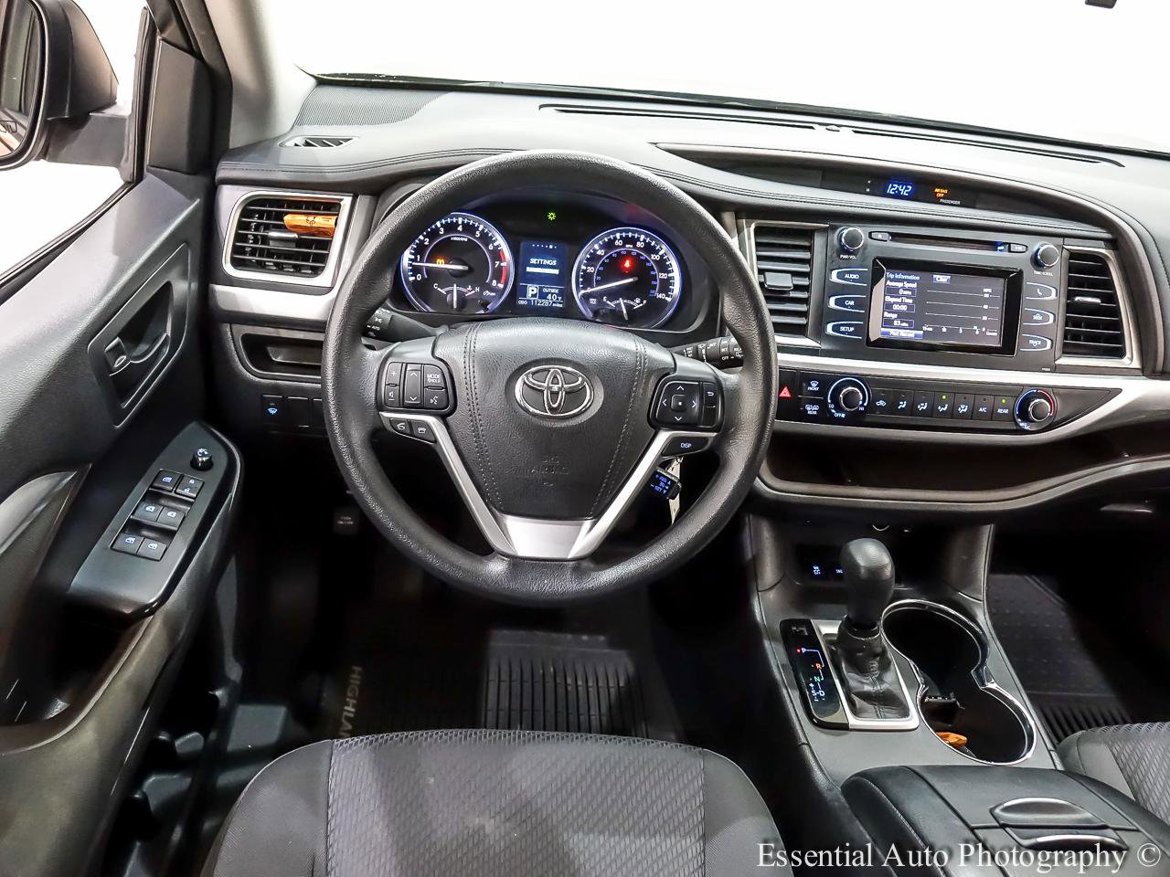 Used 2016 Toyota Highlander LE AWD/4WD image 18