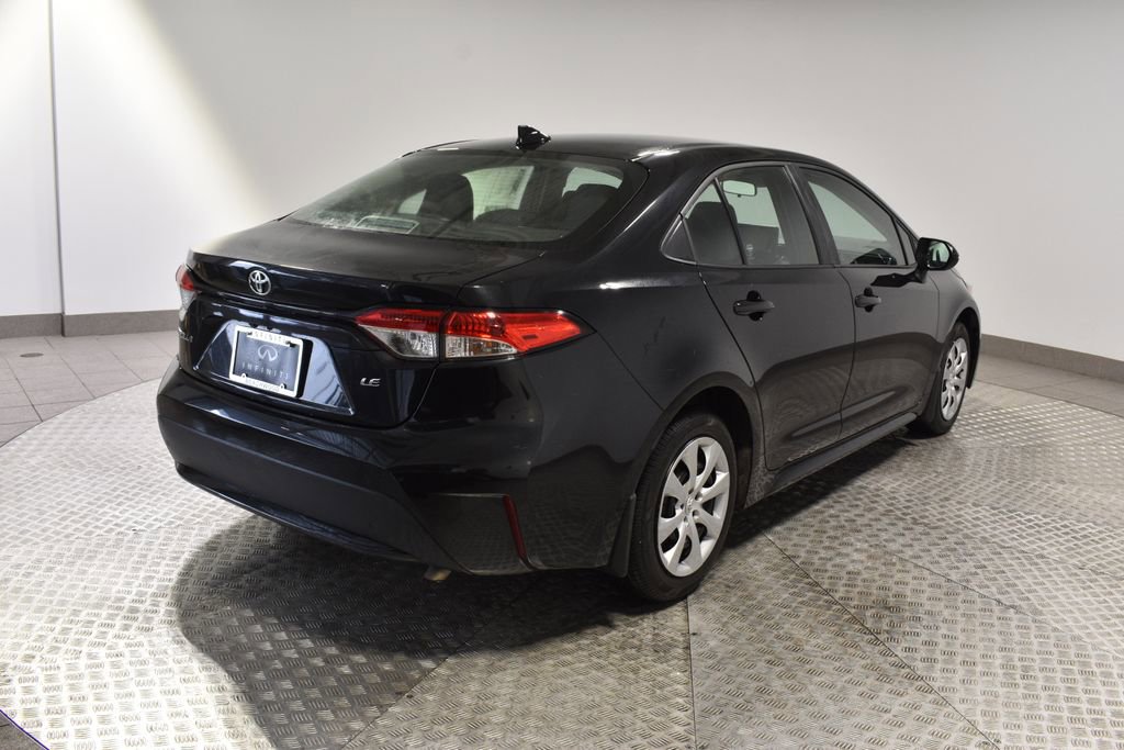 Used 2022 Toyota Corolla LE image 3