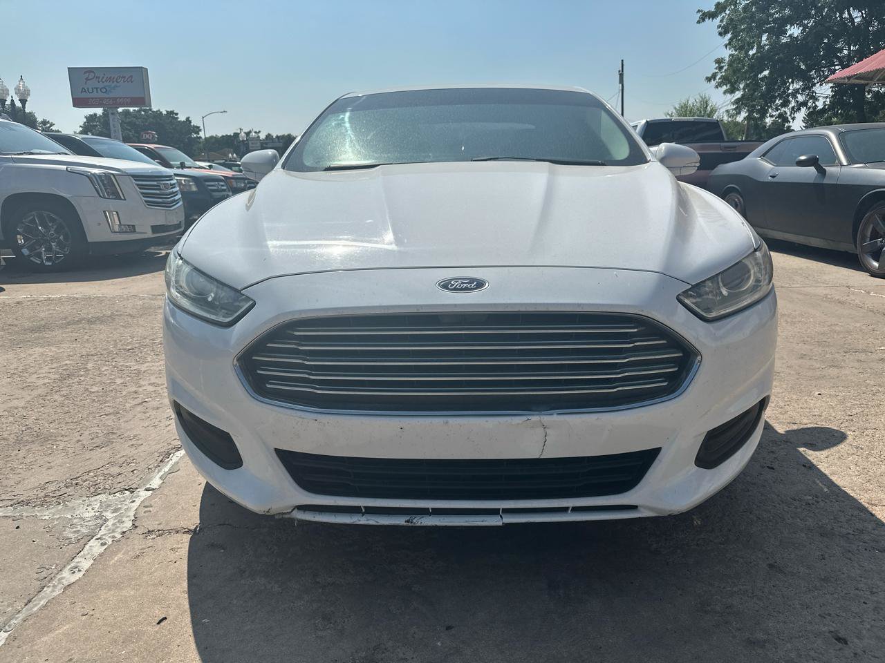 Used 2015 Ford Fusion SE FWD image 2