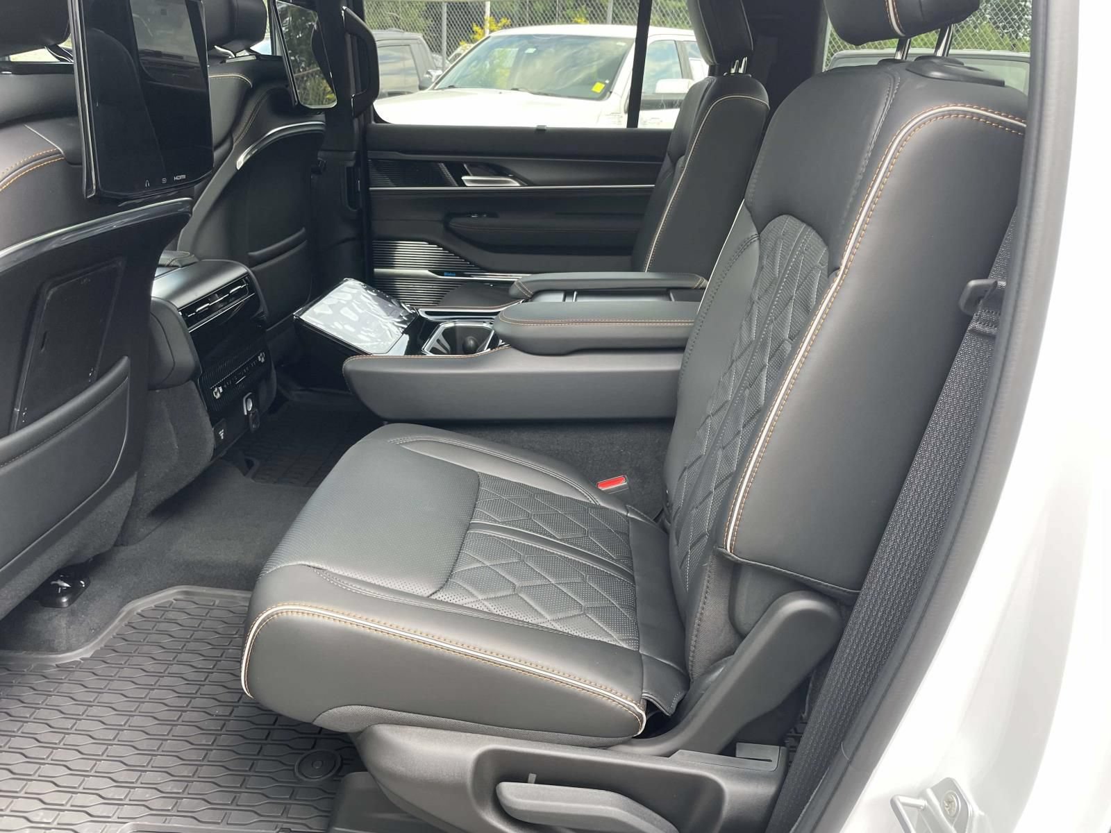 New 2026 Jeep Grand Wagoneer L Summit AWD/4WD image 10