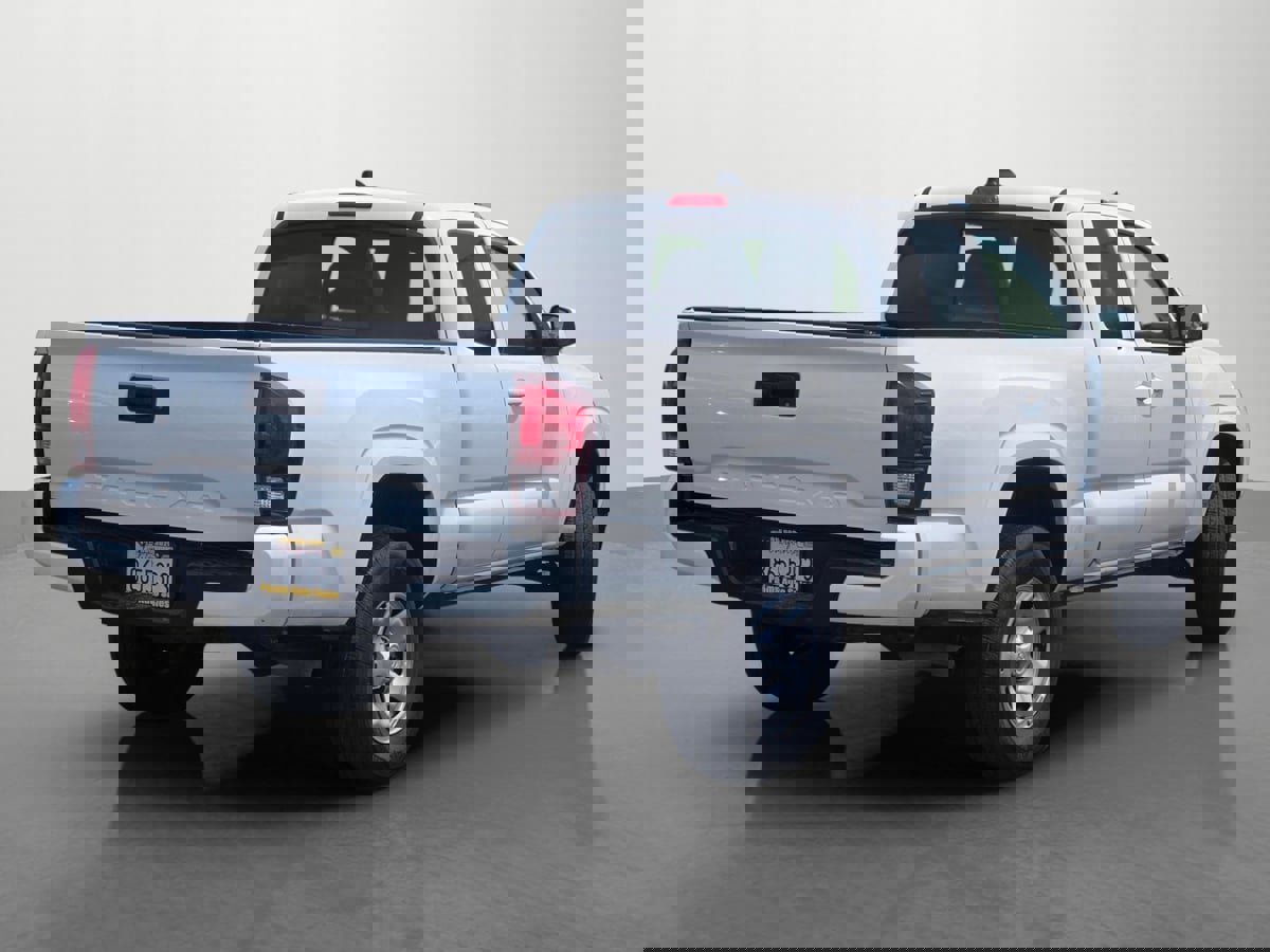 Used 2022 Toyota Tacoma SR image 3