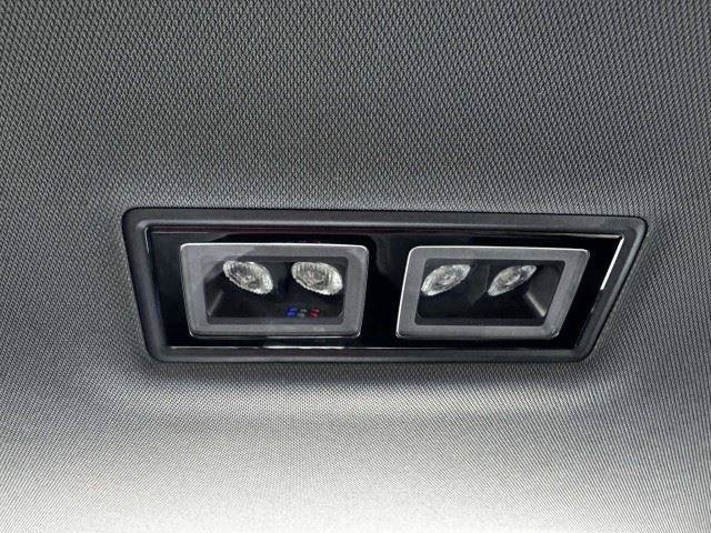 Used 2022 Volkswagen Golf R AWD/4WD image 45