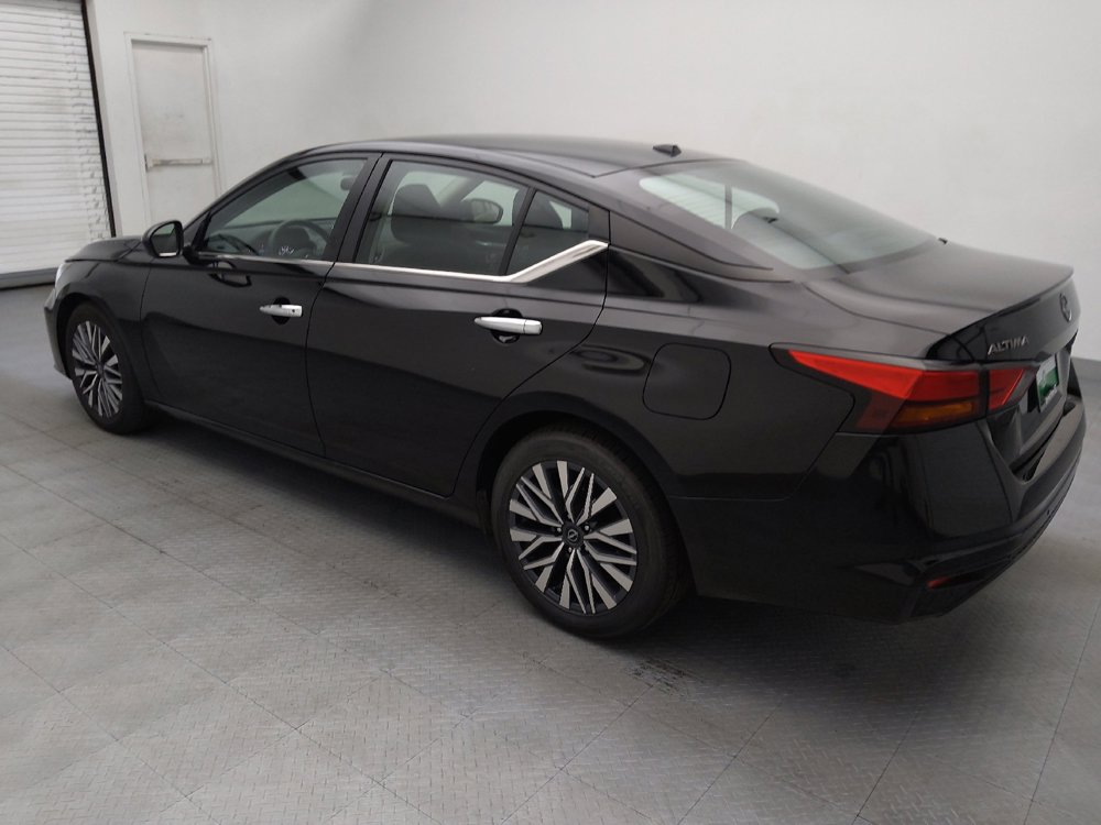 Used 2023 Nissan Altima 2.5 SV image 3