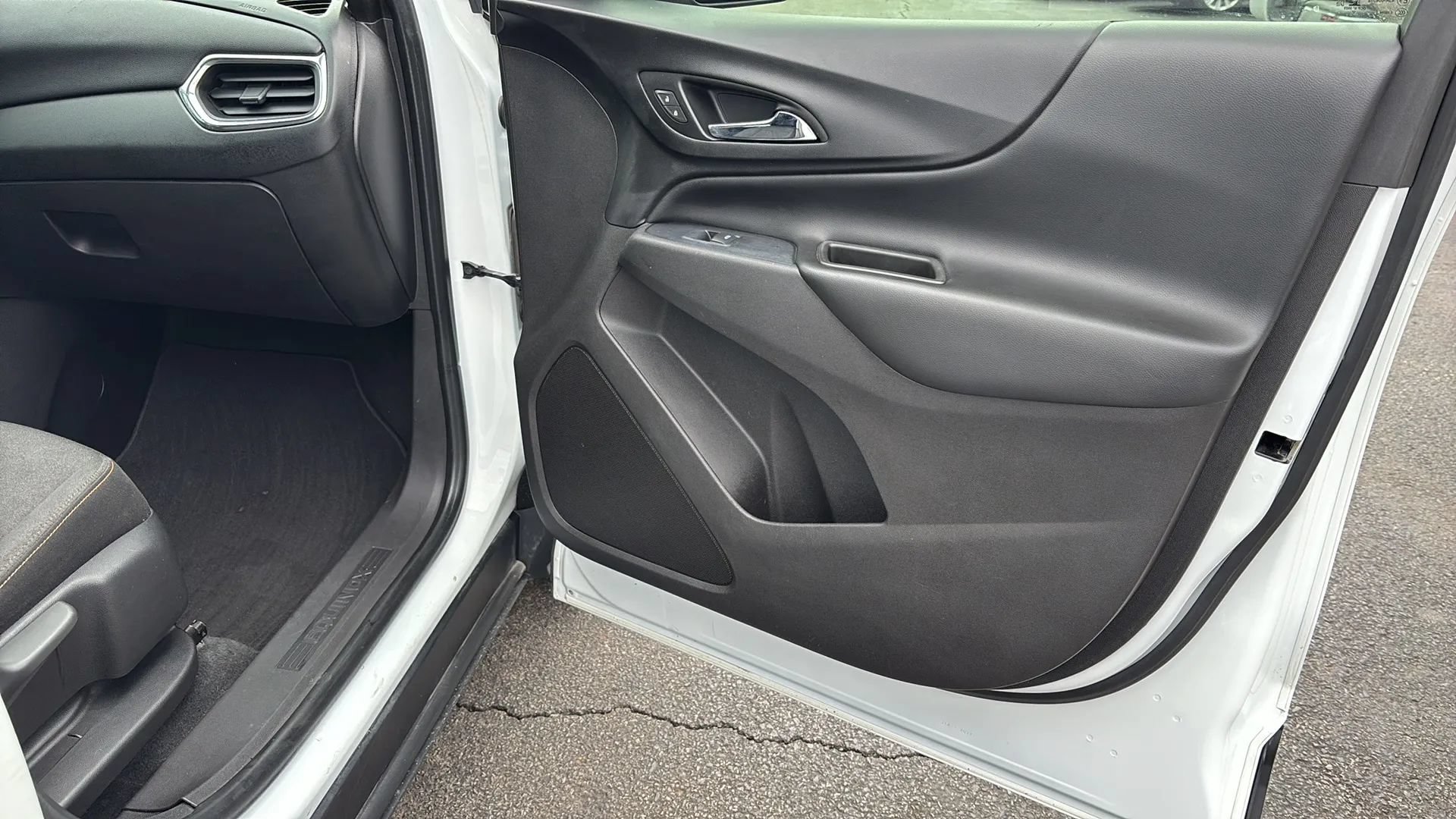 Used 2018 Chevrolet Equinox LT FWD image 15