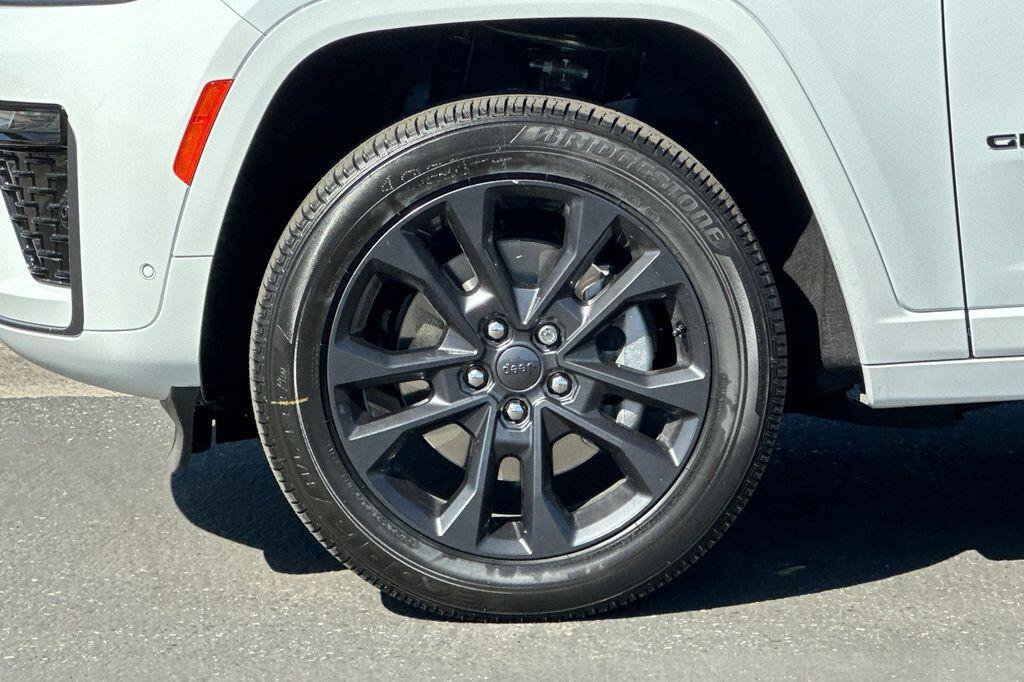 New 2026 Jeep Grand Cherokee L Limited AWD/4WD image 26