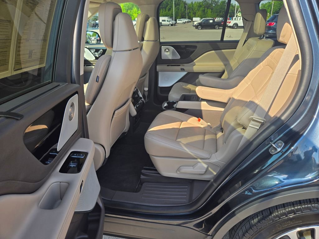Used 2023 Lincoln Aviator Reserve w/ Equipment Group 201A AWD/4WD image 8