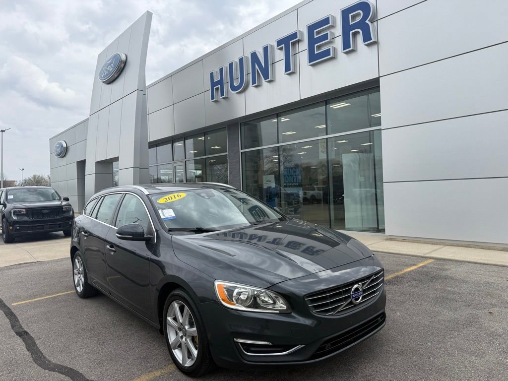 Used 2016 Volvo V60 T5 Premier w/ Convenience Package image 32