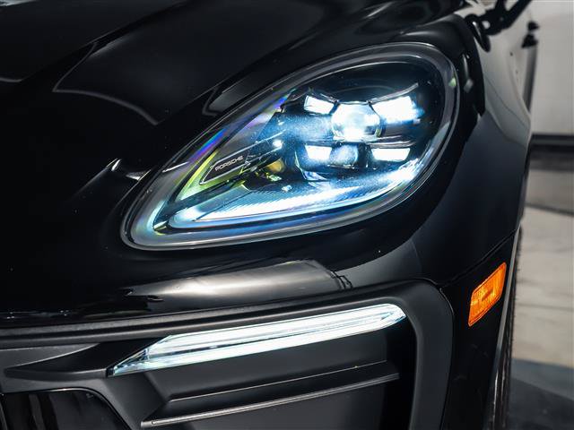 Certified 2026 Porsche Macan AWD/4WD image 12
