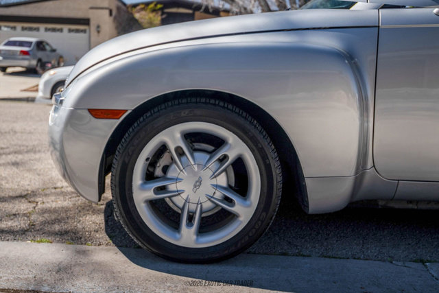 Used 2005 Chevrolet SSR image 4