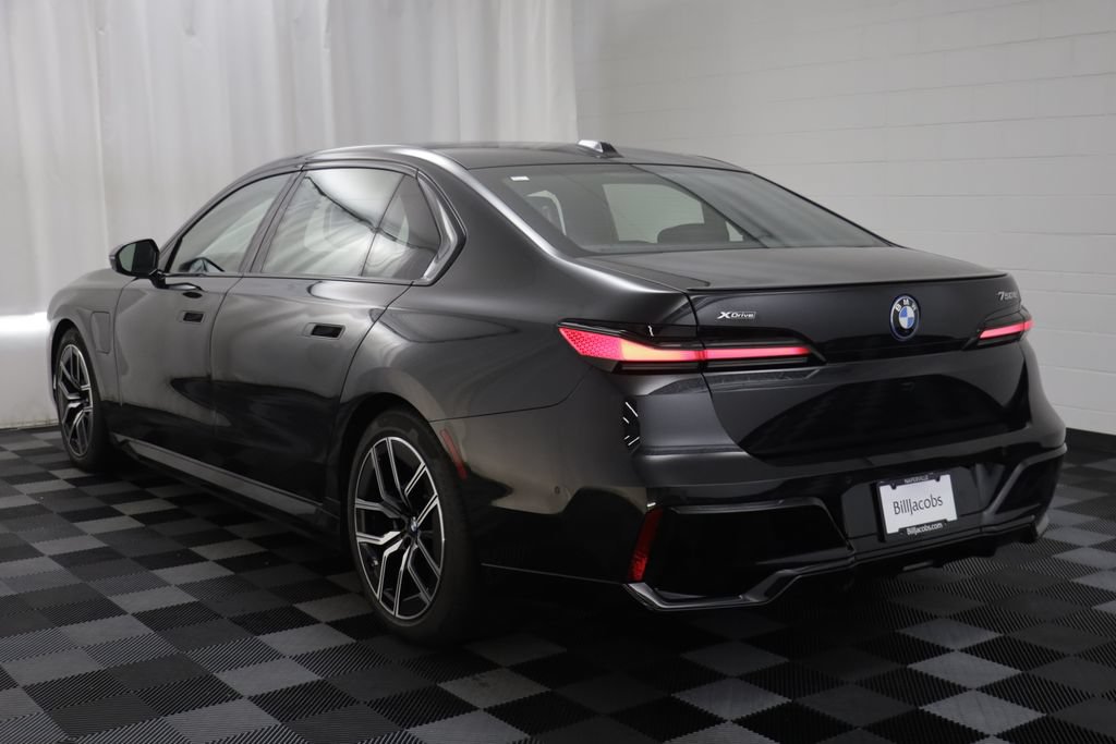 Used 2026 BMW 750e xDrive w/ Premium Package AWD/4WD image 16