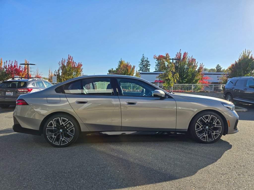 Used 2024 BMW 530i w/ M Sport Package RWD image 6