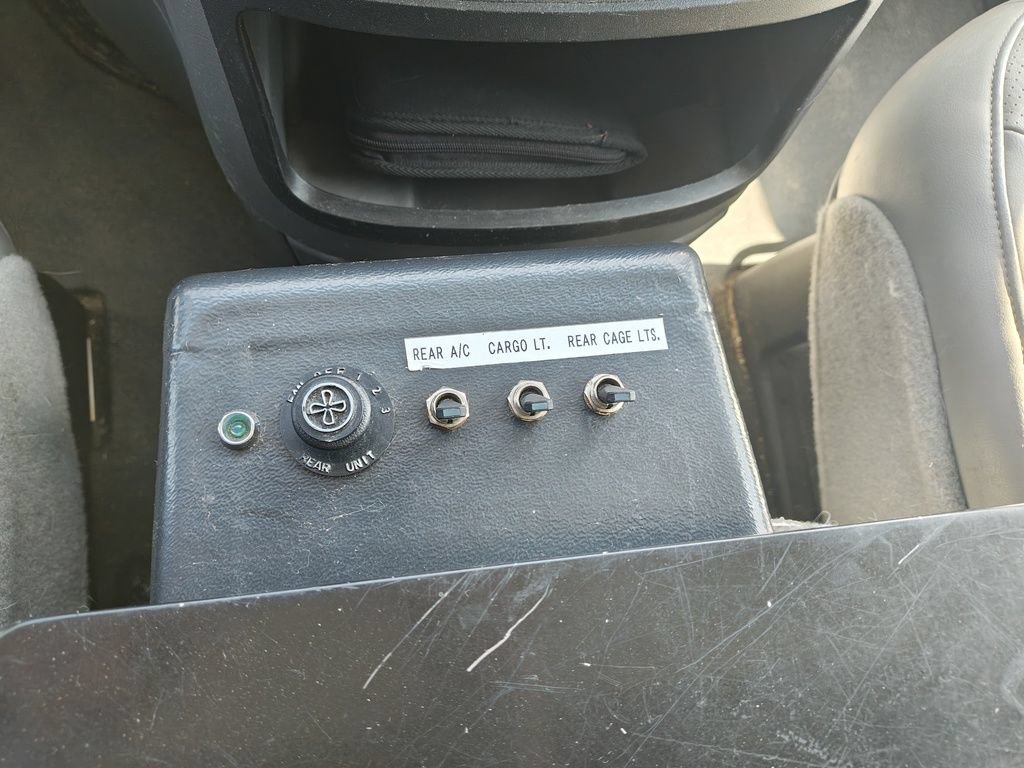 Used 2004 Ford E-250 and Econoline 250 RWD image 14