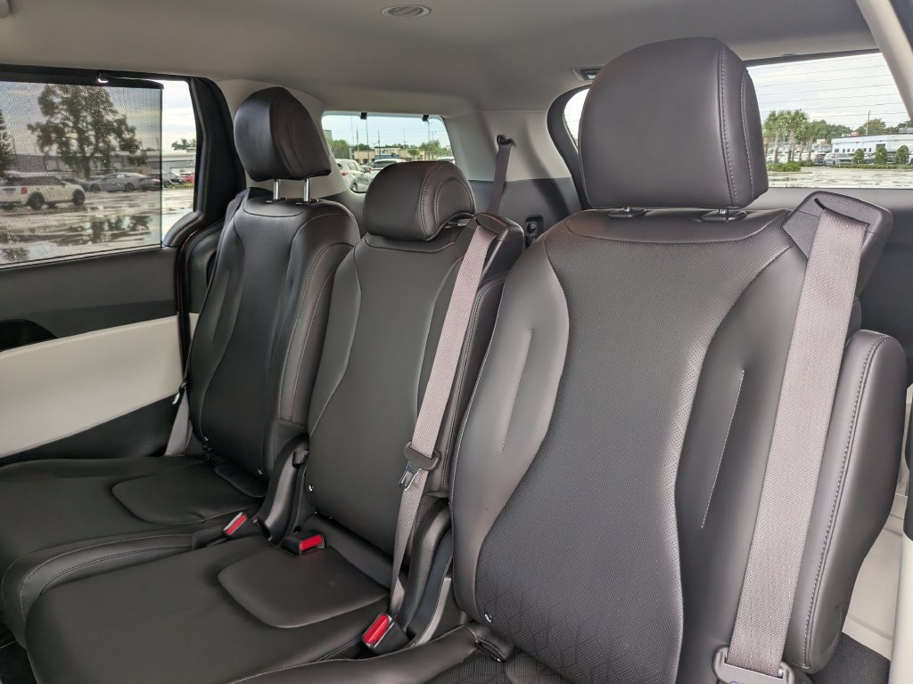 Certified 2024 Kia Carnival SX FWD image 19