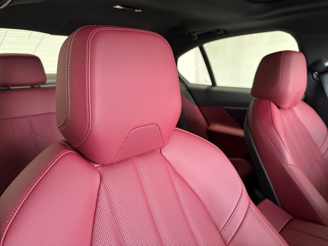 Used 2025 BMW i5 xDrive40 w/ Premium Package image 55