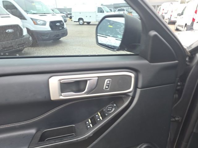 Used 2020 Ford Explorer XLT w/ Equipment Group 202A image 10
