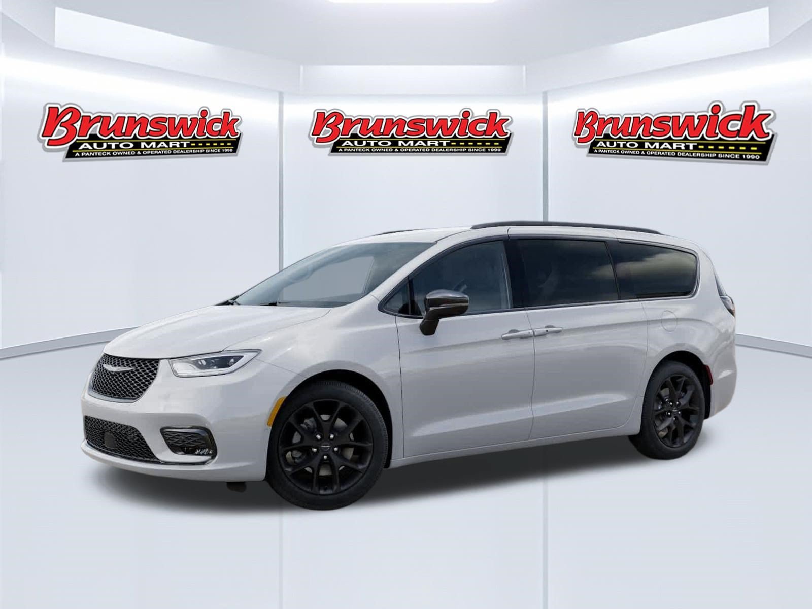 New 2026 Chrysler Pacifica Select w/ S Appearance Package AWD/4WD image 2