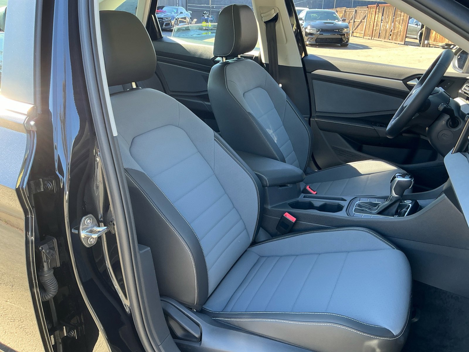 Used 2025 Volkswagen Jetta SE w/ Sunroof Package image 20