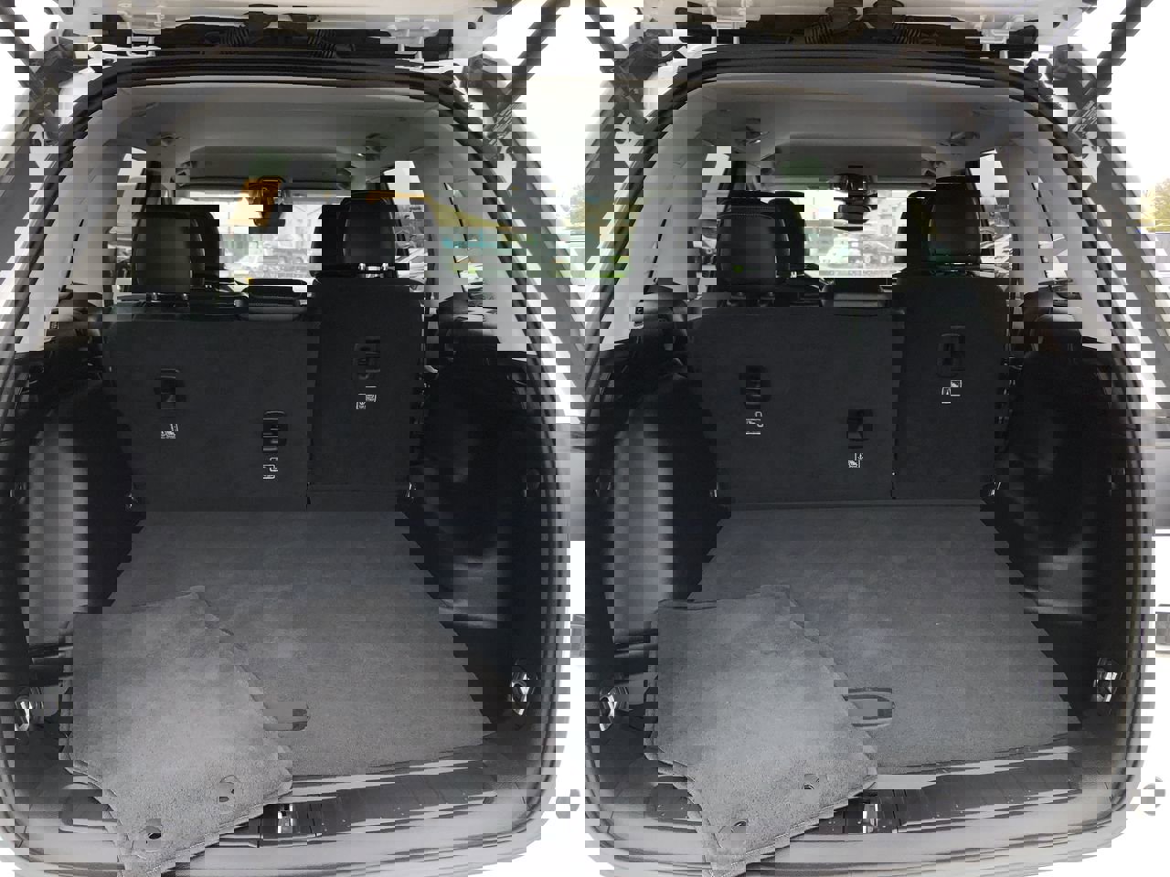 Used 2023 Jeep Grand Cherokee Limited w/ Black Appearance Package image 9