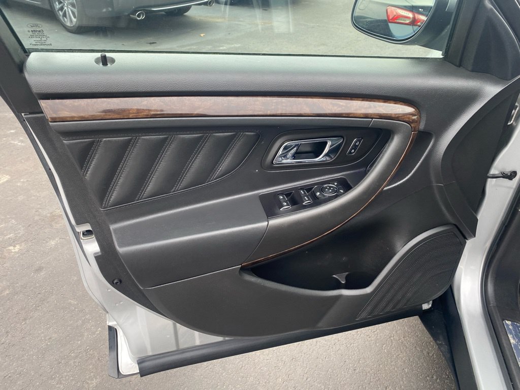 Used 2018 Ford Taurus Limited FWD image 9