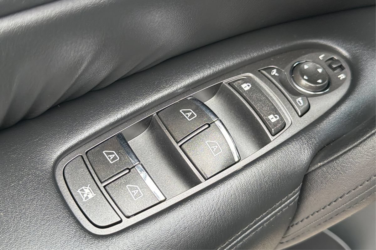 Used 2014 INFINITI QX80 4WD w/ Theater Package image 40