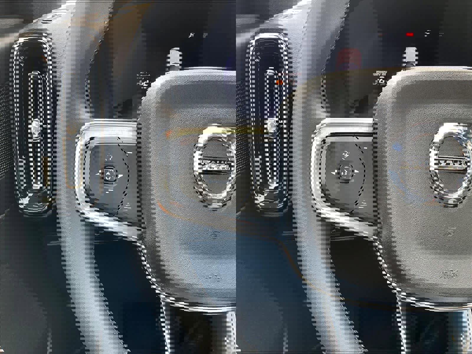 Used 2023 Volvo XC40 Recharge Core w/ Protection Package Premier image 21