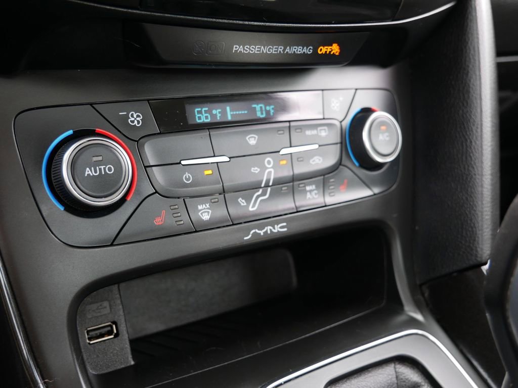 Used 2017 Ford Focus Titanium image 20