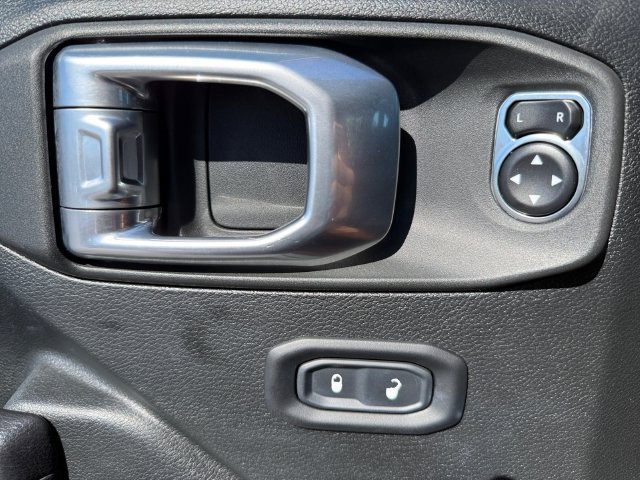 Used 2021 Jeep Wrangler Sport AWD/4WD image 16