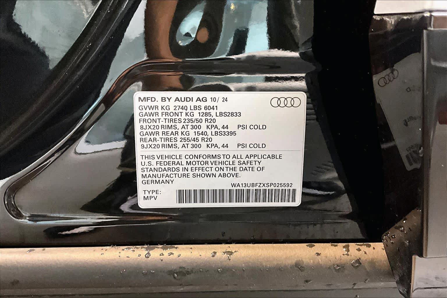 Used 2025 Audi Q4 e-tron Premium Plus w/ Premium Plus AWD/4WD image 33