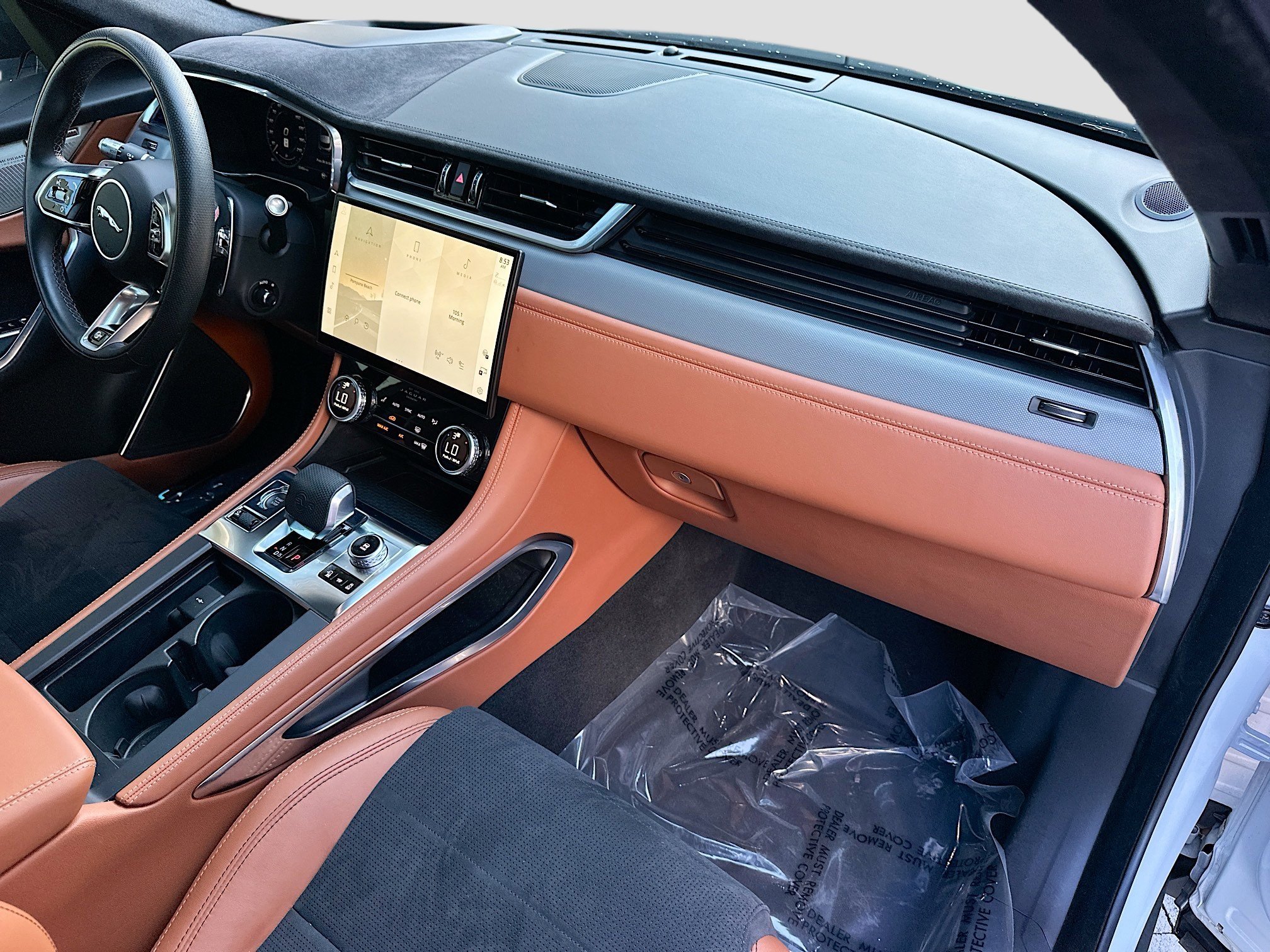 Used 2021 Jaguar F-PACE SVR image 35