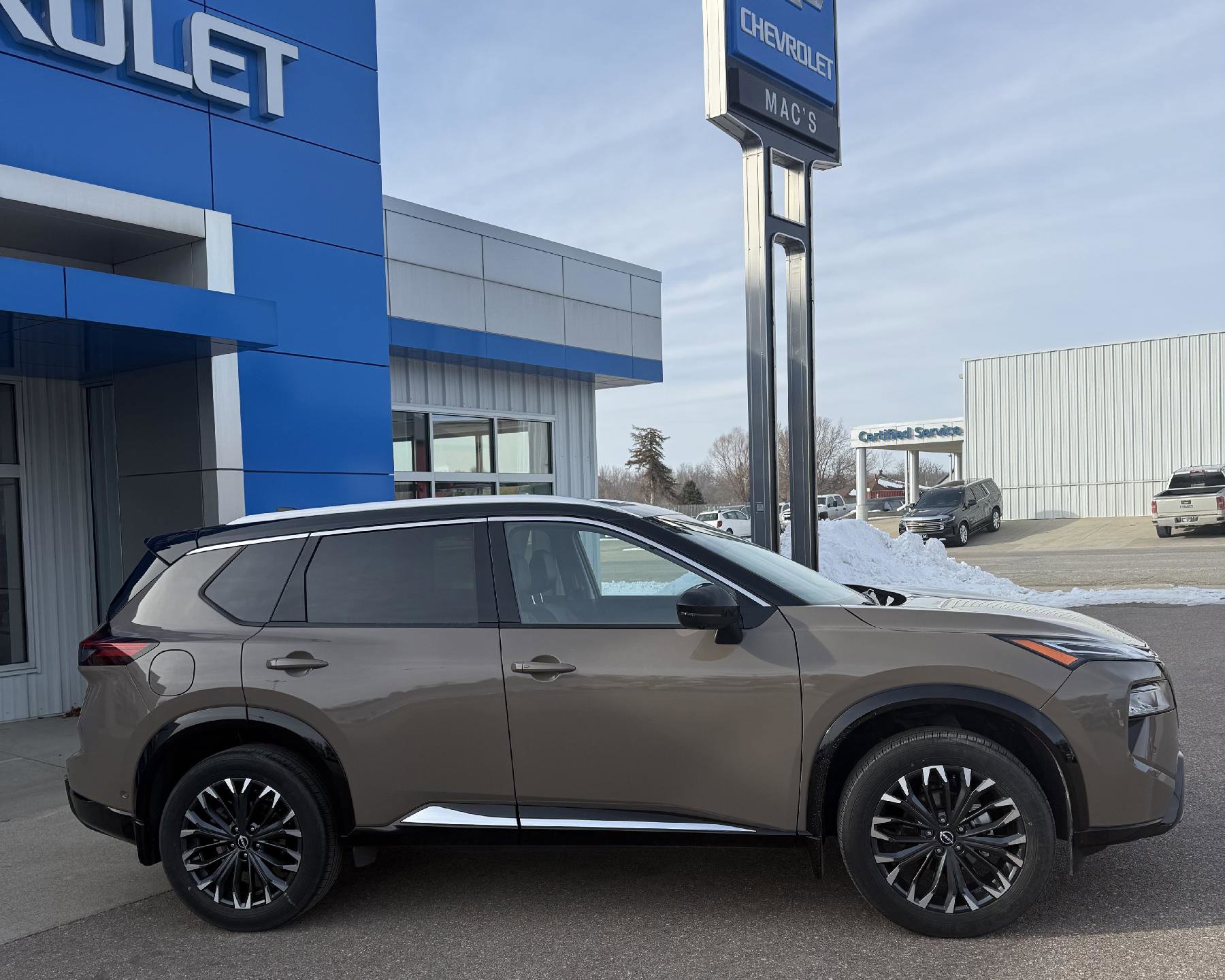 Used 2024 Nissan Rogue Platinum image 13